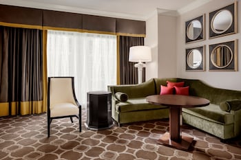 Octavius Pool View Room 1 King Non-Smoking