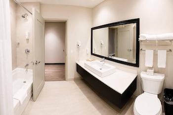 Suite, 1 King Bed, Non Smoking