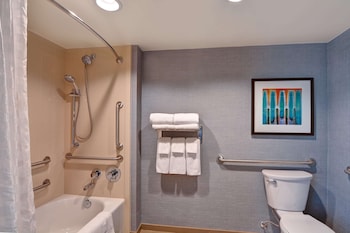Room, 1 King Bed, Accessible, Bathtub