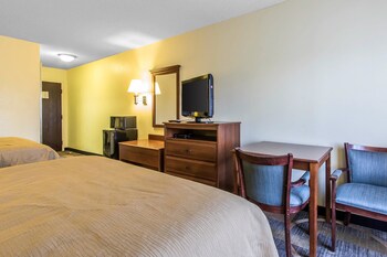 Standard Room, 2 Queen Beds, Non Smoking