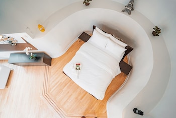 Presidential Suite (Sam Wimisner)