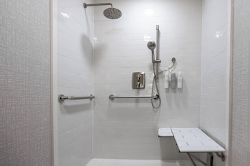 Room, 2 Queen Beds, Accessible, Bathtub (Mobility & Hearing)