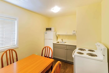 Suite, 1 Queen Bed with Sofa bed, Non Smoking, Courtyard View