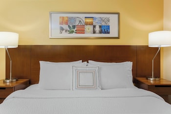 Room, 1 King Bed (Mobility/Hearing Access, Roll-In Shwr)