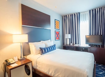 Standard Room (Petite)