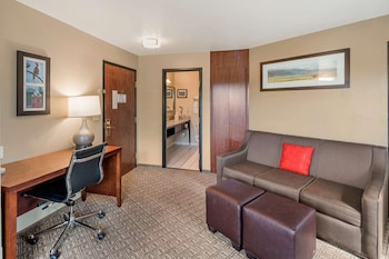 Suite, 1 King Bed with Sofa bed, Non Smoking, Mountain View