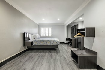 Standard Room, 1 King Bed, Non Smoking
