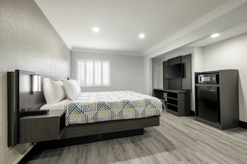 Standard Room, 1 King Bed, Non Smoking