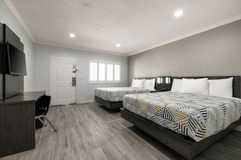 Standard Room, 2 Queen Beds, Non Smoking