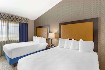 Suite, 2 Queen Beds, Non Smoking, Fireplace