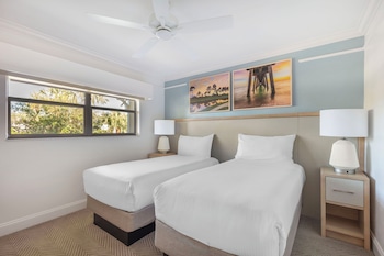 2 Bedroom 1 Kg 2 Twn Accessible Hr/tub Suite