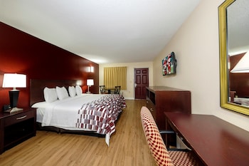 Standard Room, 1 King Bed, Non Smoking, Poolside