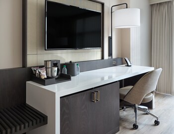 Corner King Balcony Room