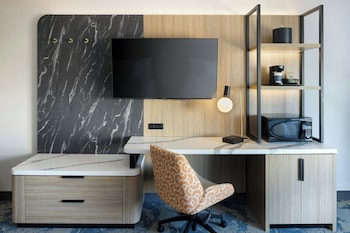 Room, 2 Queen Beds, Accessible Bathtub