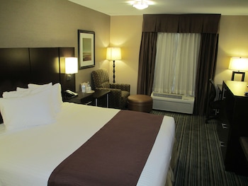 Standard Room, 1 King Bed, Non Smoking, Refrigerator & Microwave
