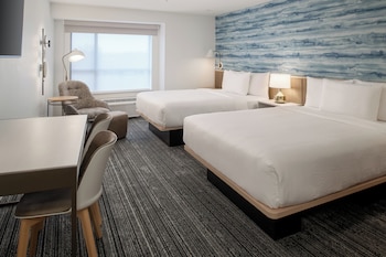 Standard Studio, 2 Queen Beds, Lake View (Hearing Accessible)