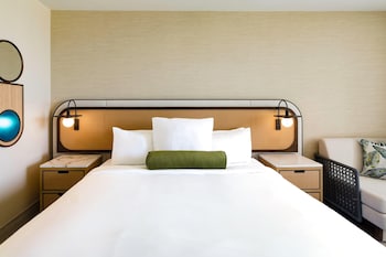 Room (King Pool)