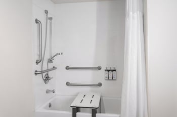 Standard Room, 1 King Bed, Accessible Bathtub (Communications, Mobility)