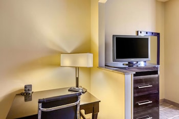 Suite, 1 Queen Bed with Sofa bed, Accessible, Non Smoking