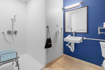 Room, 1 King Bed, Accessible (Mobility & Hearing, Roll-in Shower)