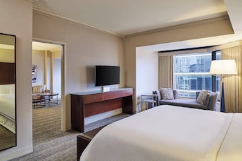 Deluxe Suite, 1 King Bed