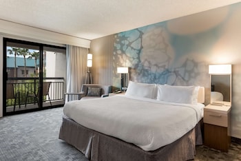 Deluxe Room, 1 King Bed with Sofa bed