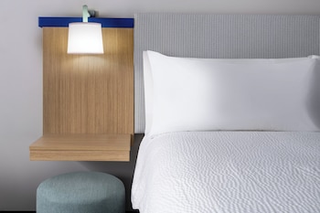 Standard Room, 1 King Bed, Mobility Accessible