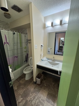 Standard Room, 1 Queen Bed, Balcony