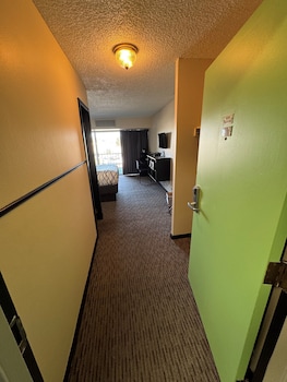 Standard Room, 1 Queen Bed, Balcony