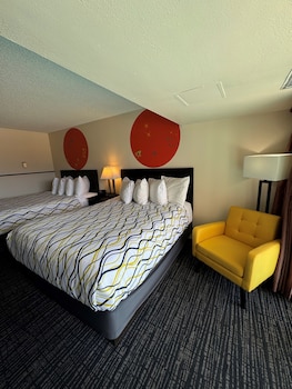 Superior Double Room, 2 Queen Beds, Mountain View