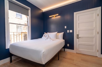 Standard Room, 1 Queen Bed, Private Bathroom