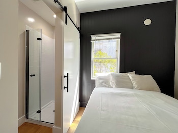 Standard Room, 1 Double Bed, Private Bathroom