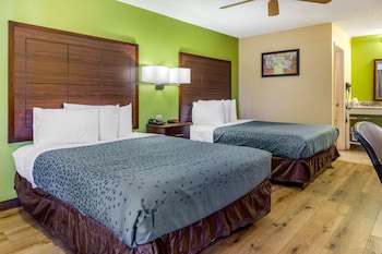Room, 2 Queen Beds, Non Smoking, Poolside