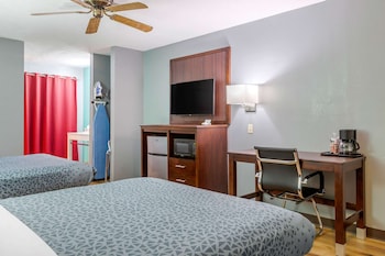 Room, 2 Queen Beds, Non Smoking, Poolside