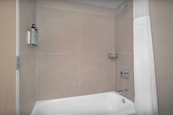Room, 2 Queen Beds (Mobility/Hearing Accessible, Tub)