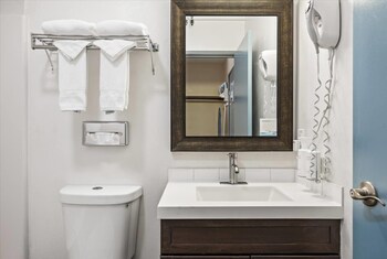 Standard Room, 1 Queen Bed
