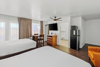 Room, 2 Queen Beds, Accessible, Non Smoking