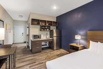 Suite, 1 Queen Bed, Accessible, Non Smoking (Efficiency, Roll-In Shower)