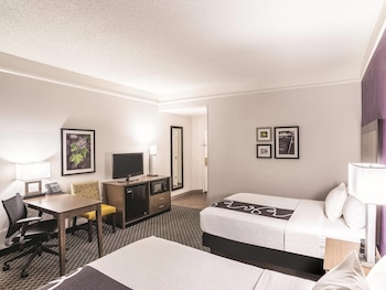 Room, 2 Queen Beds, Mobility Accessible, Non Smoking (Bathtub W/grab Bars)