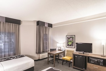 Room, 2 Queen Beds, Mobility Accessible, Non Smoking (Bathtub W/grab Bars)