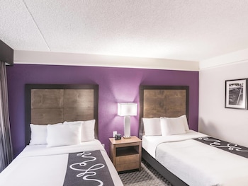 Room, 2 Queen Beds, Mobility Accessible, Non Smoking (Bathtub W/grab Bars)