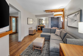 Guestroom Two Queens