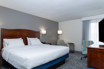 Deluxe Room, 1 King Bed, Microwave