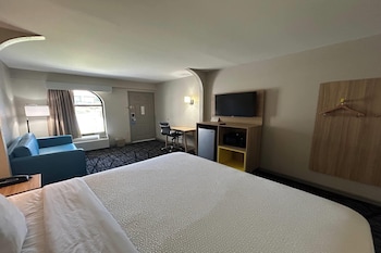 Standard Room, 1 King Bed, Accessible