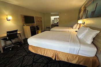 Room, 2 Queen Beds, Smoking (Pet-Friendly)