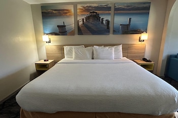 Standard Room, 1 King Bed