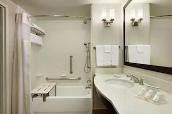 Standard Room, 2 Queen Beds, Accessible, Bathtub