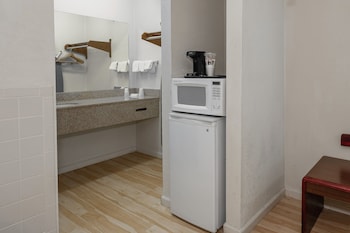 Standard Suite, 2 King Beds, Non Smoking