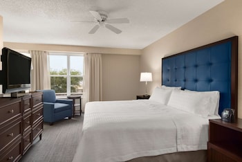Suite, 1 King Bed, Accessible, Bathtub