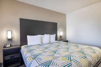 Deluxe Room, 1 King Bed, Non Smoking